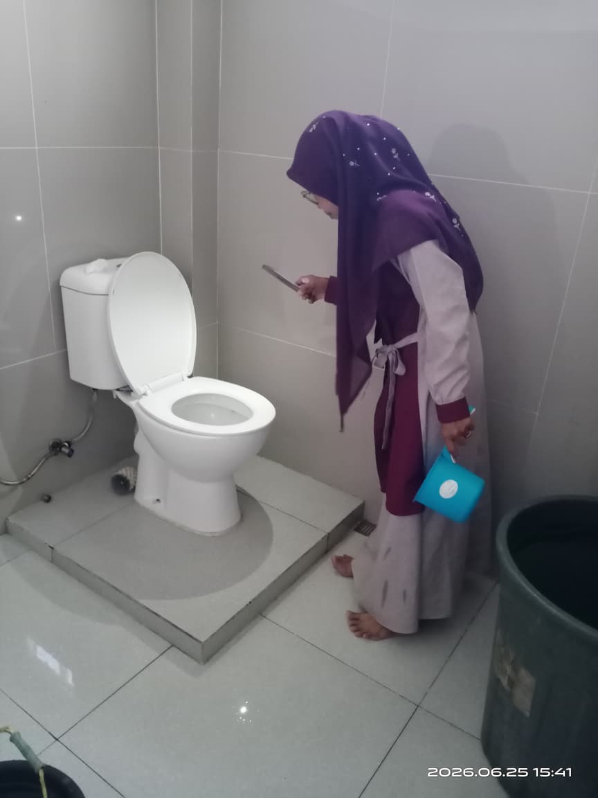 Menggunakan Jamban Sehat