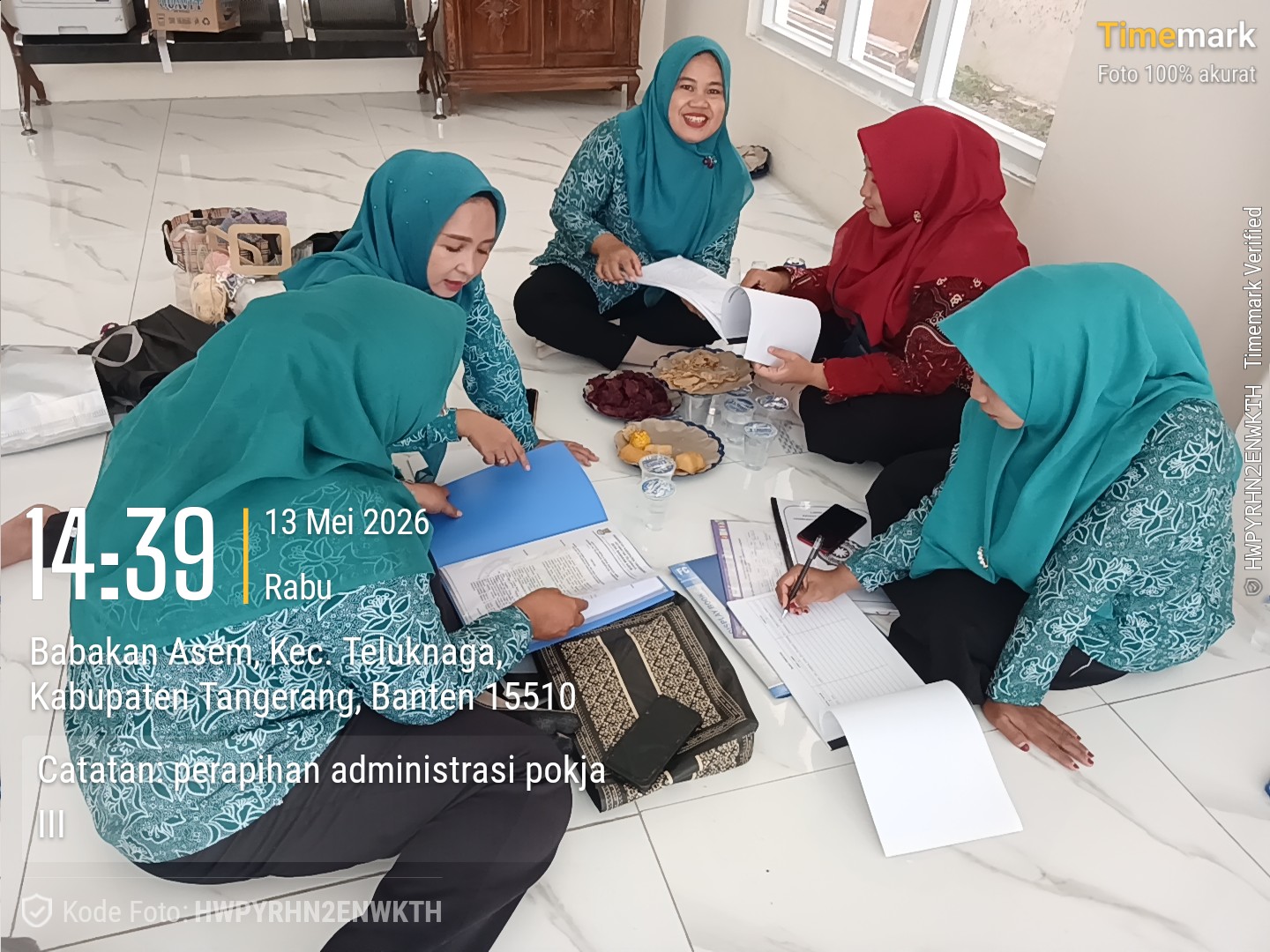 KEGIATAN MERAPIHKAN BUKU ADMINISTRASI POKJA III AULA KANTOR DESA BABAKAN ASEM RABU, 13 MEI 2026